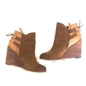 Hinge Tracer Wedge Bootie